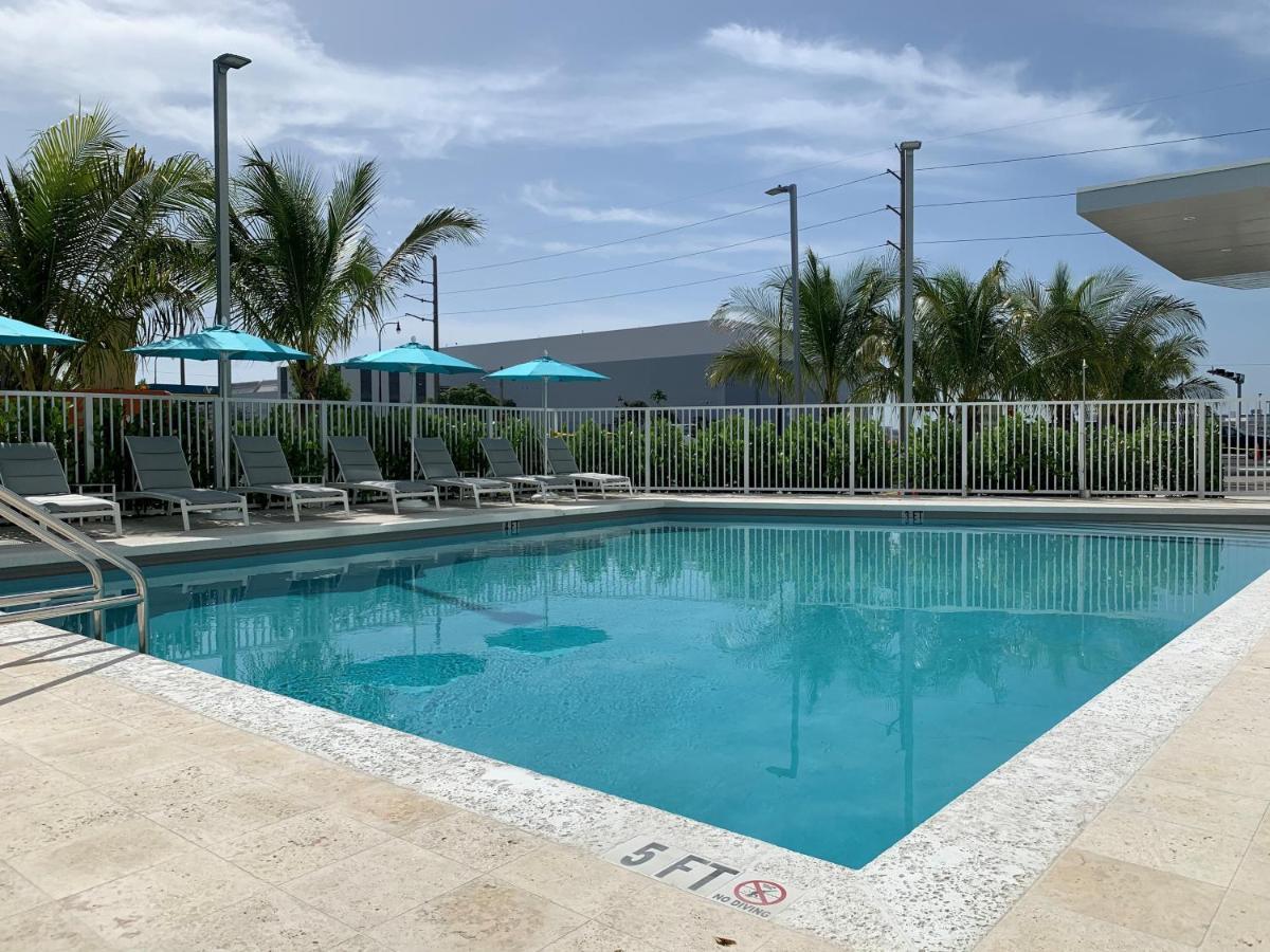 Wyndham Garden Miami International Airport Hotel Exterior photo