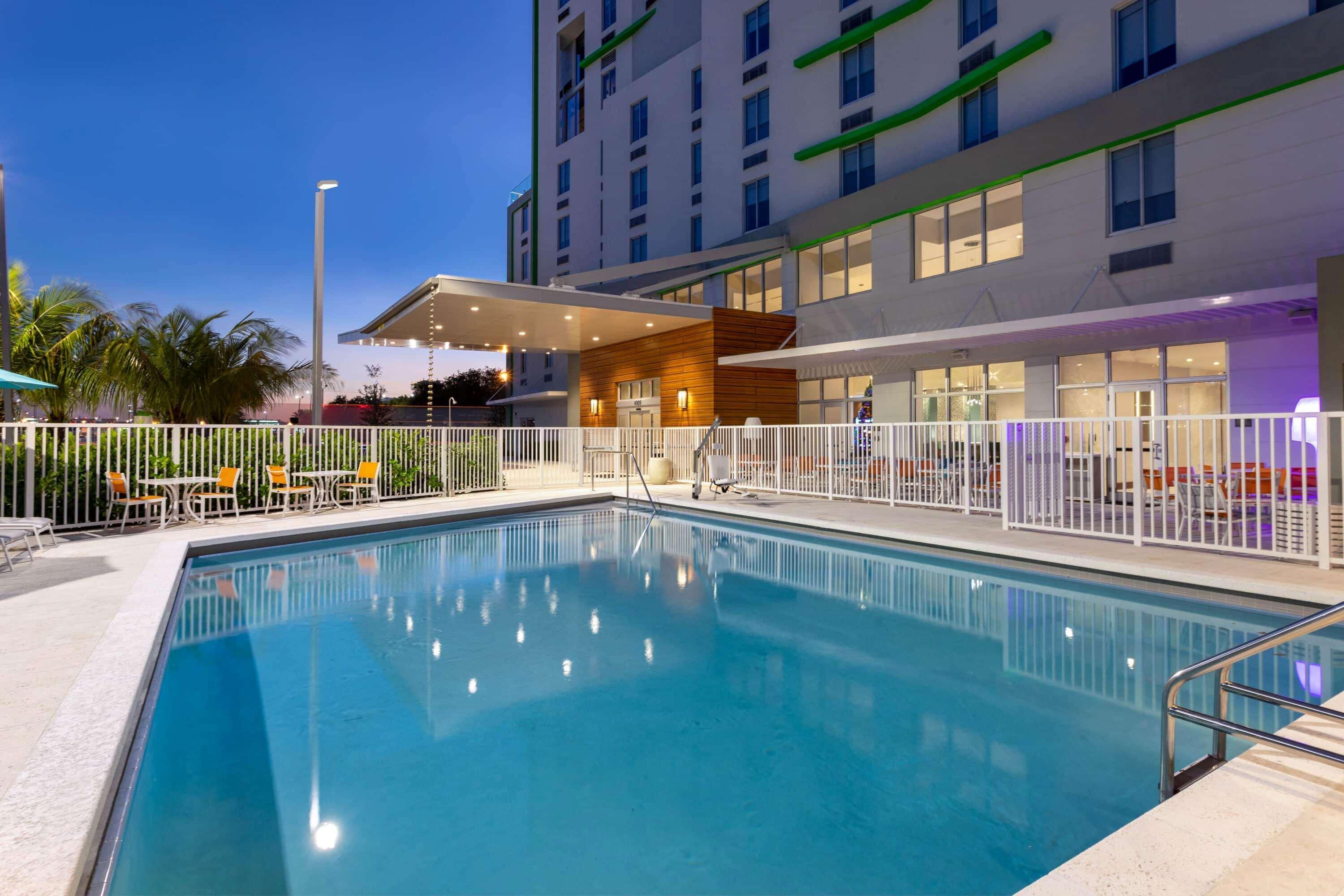 Wyndham Garden Miami International Airport Hotel Exterior photo